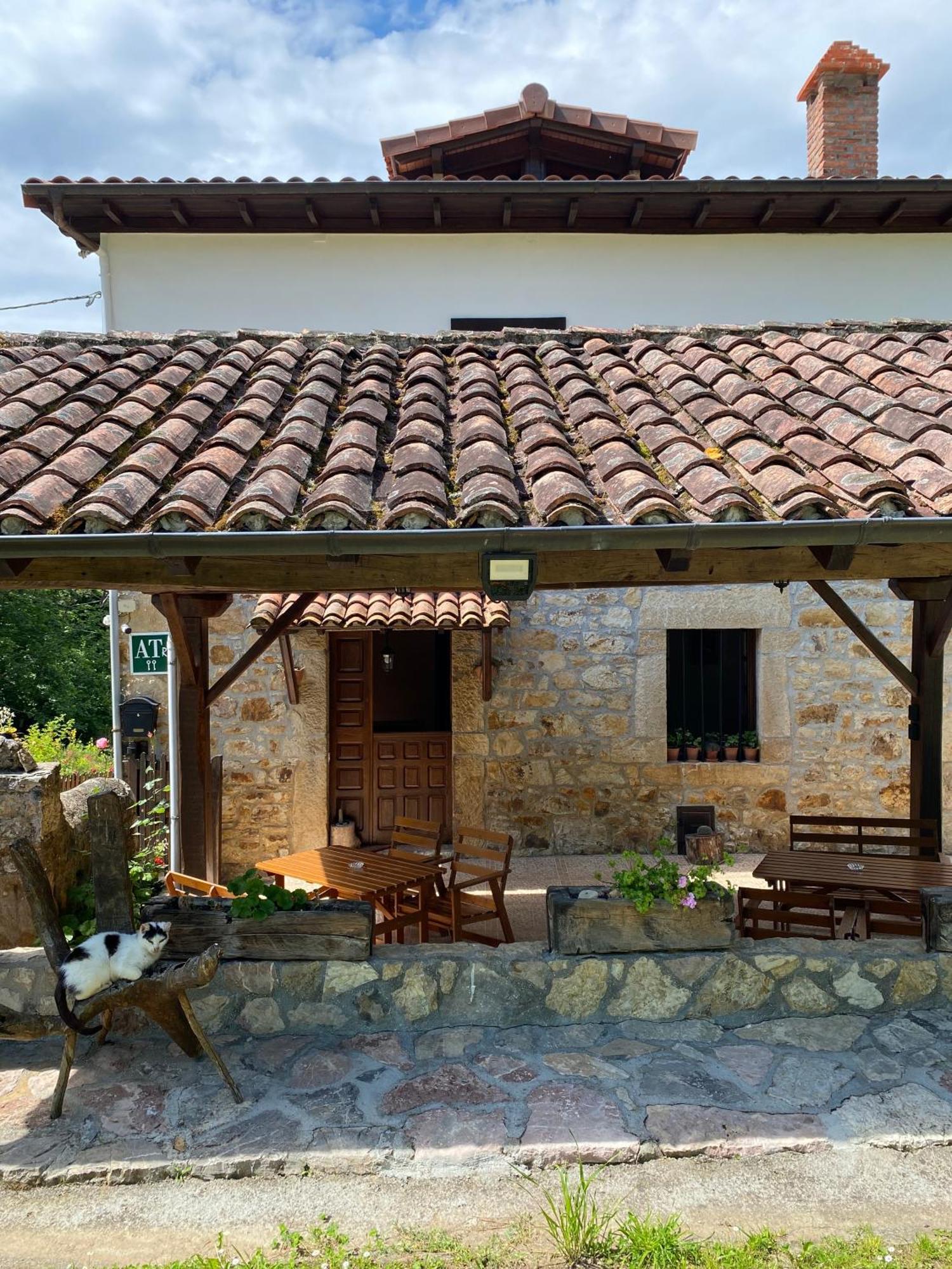 Apartamentos Rurales La Caviana Cangas de Onis Exterior photo