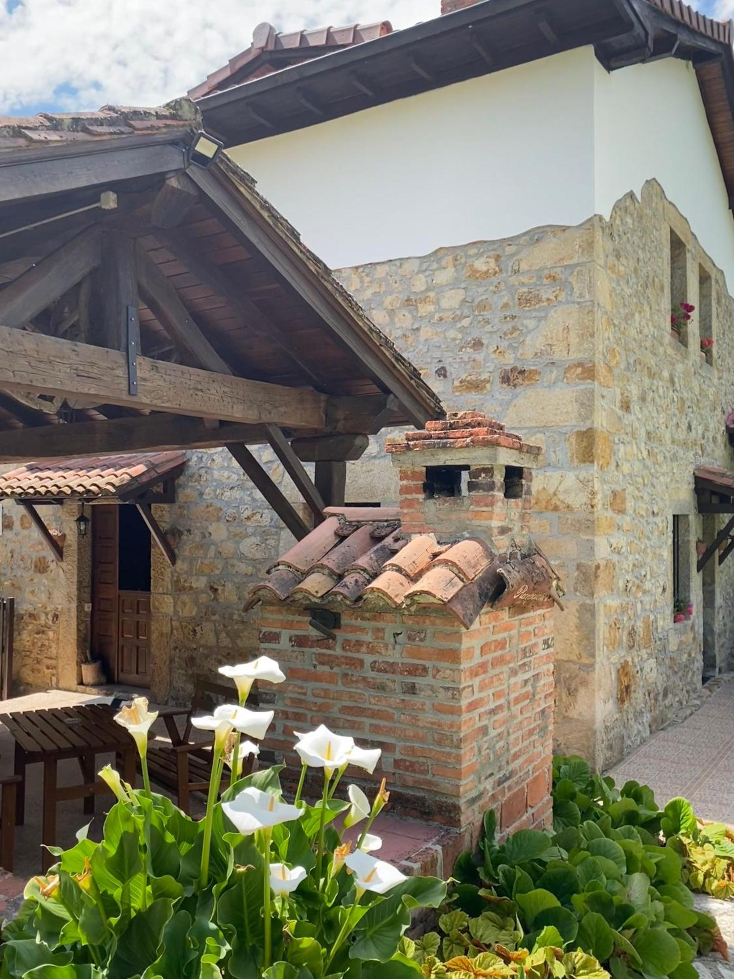 Apartamentos Rurales La Caviana Cangas de Onis Exterior photo