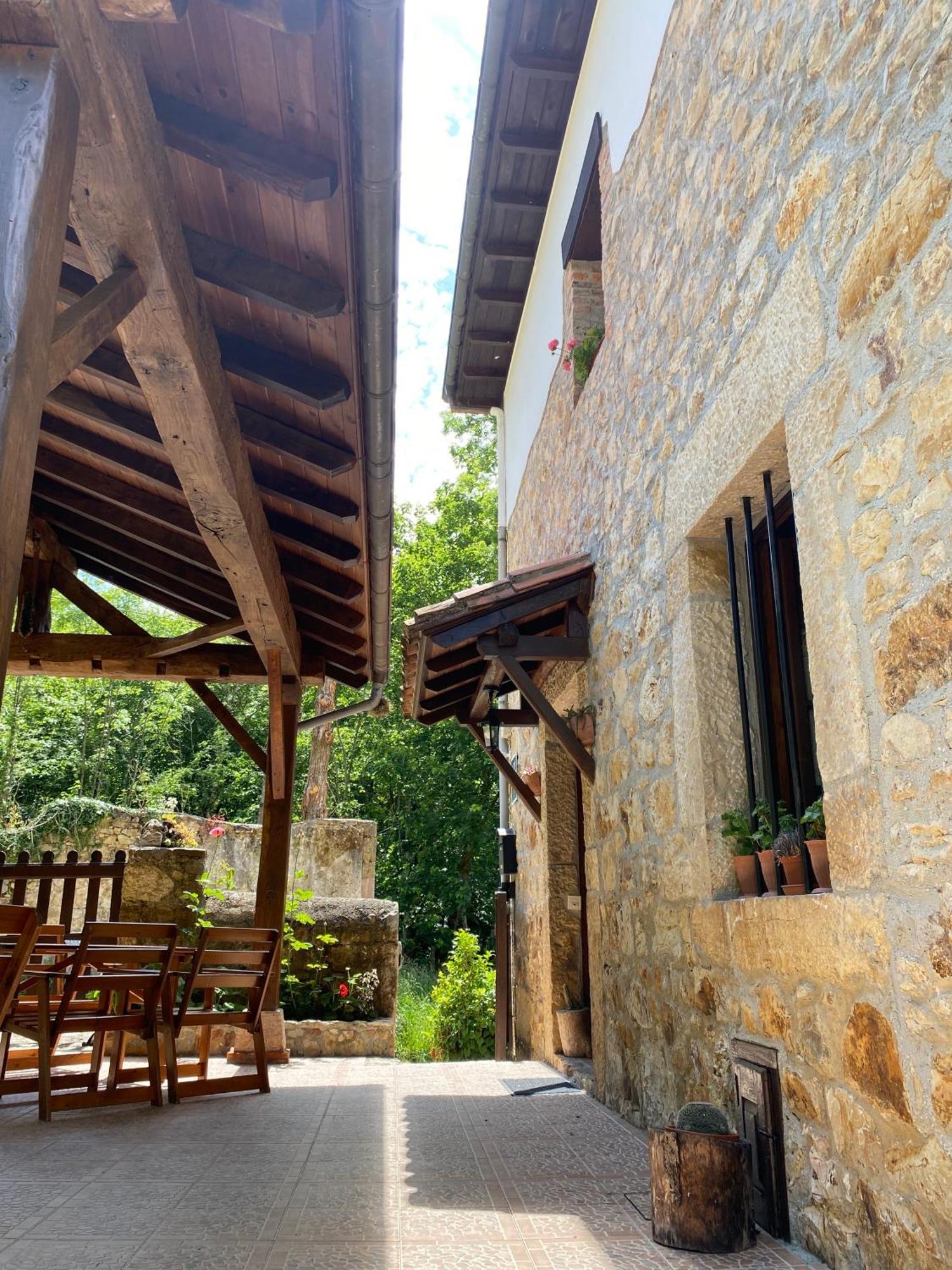 Apartamentos Rurales La Caviana Cangas de Onis Exterior photo