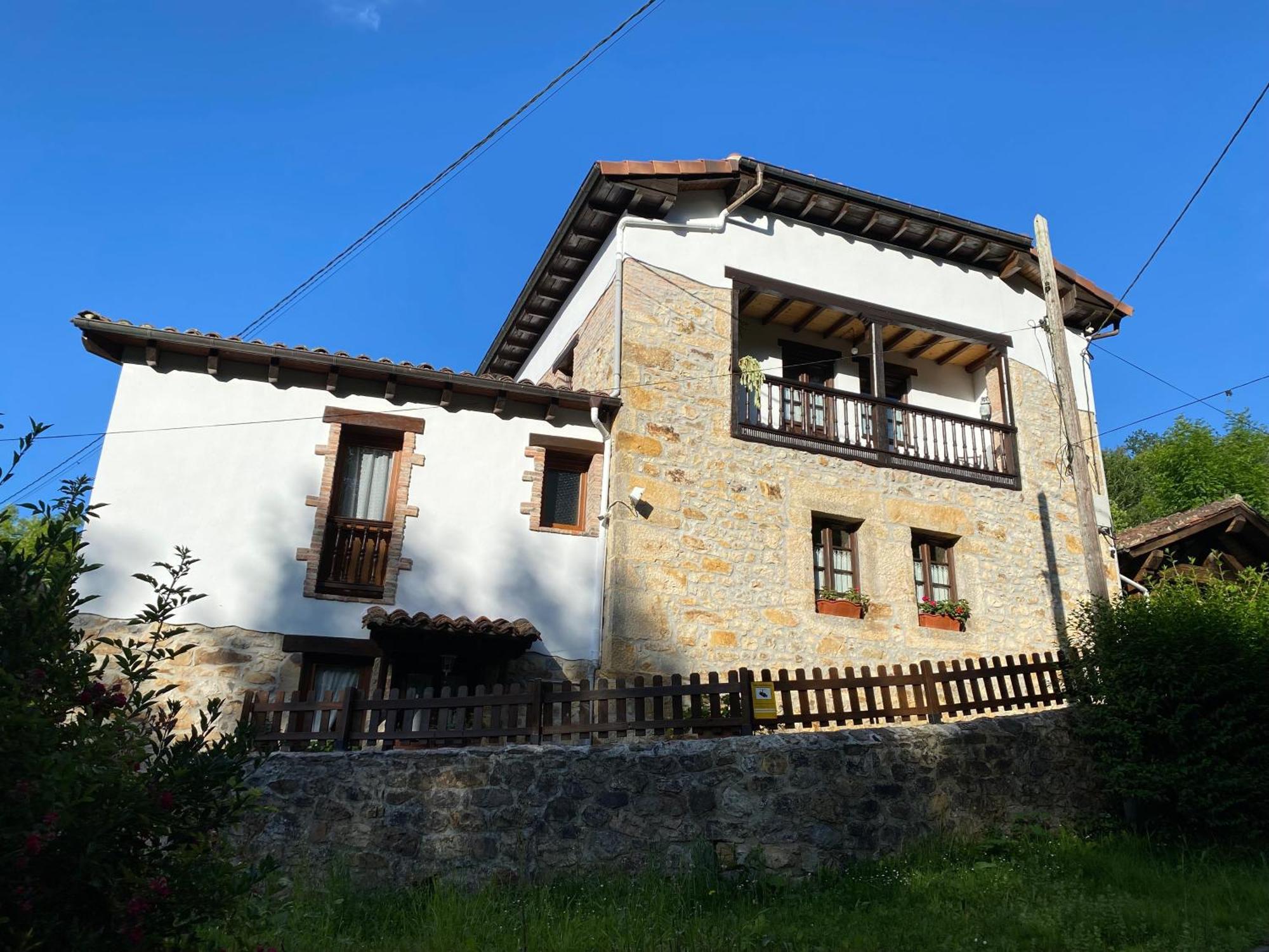 Apartamentos Rurales La Caviana Cangas de Onis Exterior photo